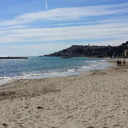 Rentopolis Fronte Mare Taggia Екстер'єр фото