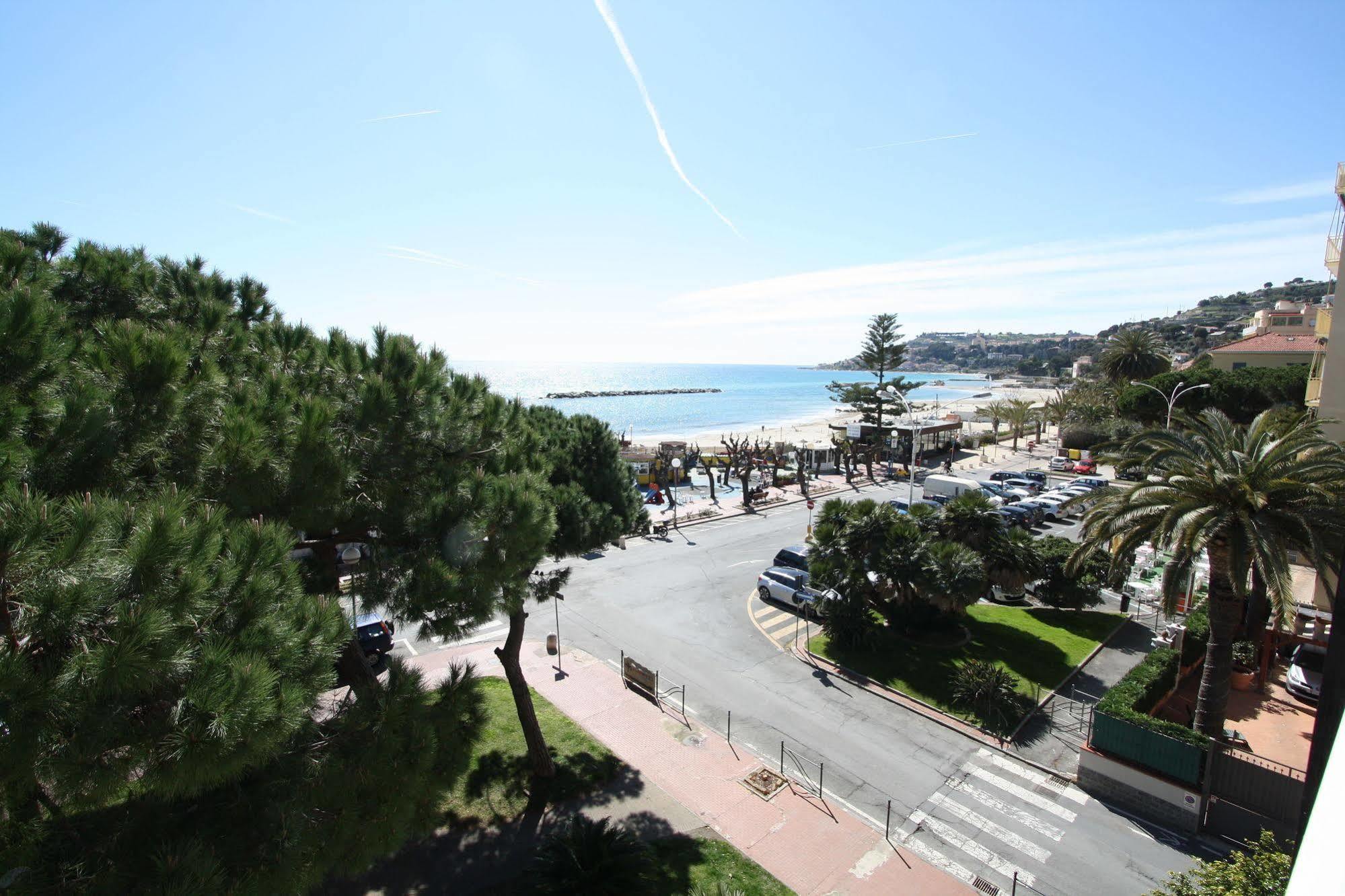 Rentopolis Fronte Mare Taggia Екстер'єр фото